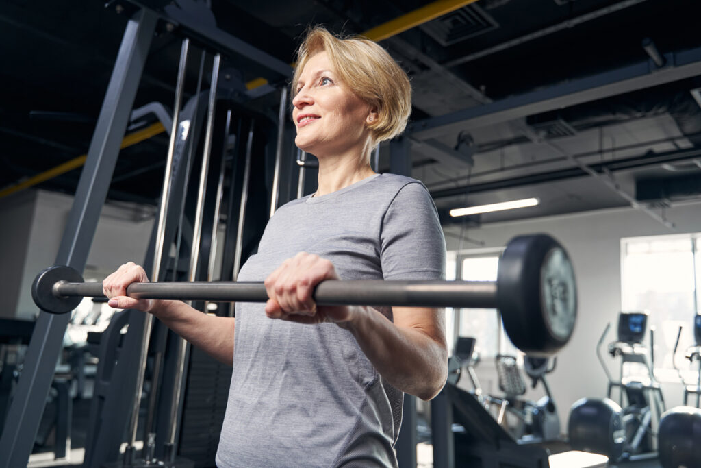 woman lifting weights